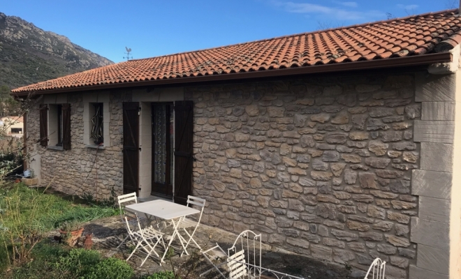 Réalisation d'une façade à la chaux façon pierre Alès, Lunel, La Façon d'Antoine