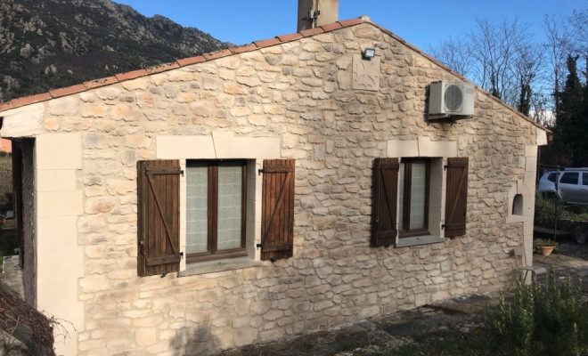 Réalisation d'une façade à la chaux façon pierre Alès, Lunel, La Façon d'Antoine