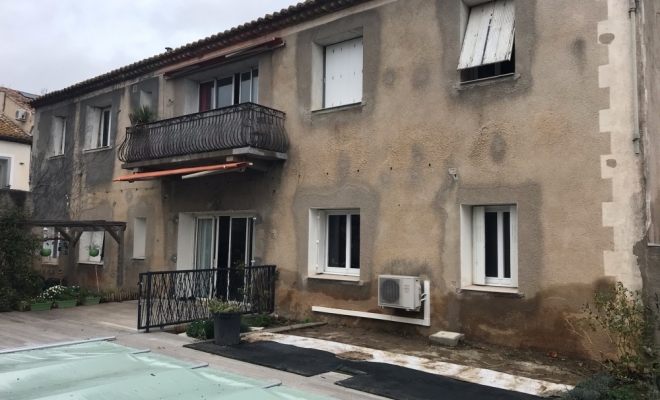 Réalisation d’une grande façade à la chaux en façon pierre Jacou, Lunel, La Façon d'Antoine