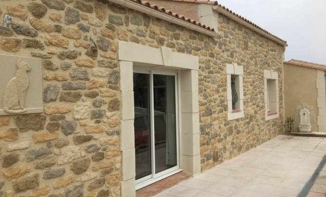 Réalisation d’une façade à la chaux en façon pierre Jacou, Lunel, La Façon d'Antoine